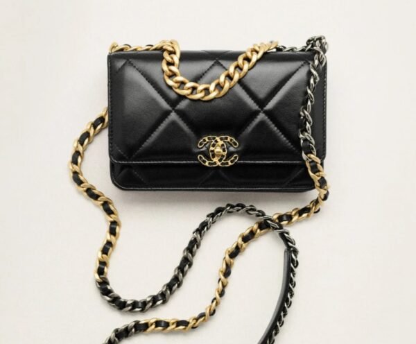 Chanel 19 Wallet on Chain Black