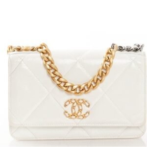 Chanel 19 Wallet on Chain White