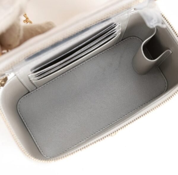 Chanel Small Vanity Case White - Image 8